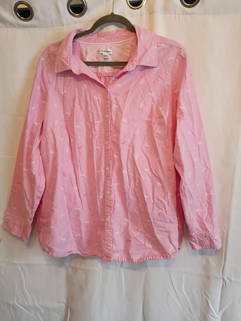 Croft & Barrow Pink And White Size 1x Button-Up Shirt With Cute Detail.
